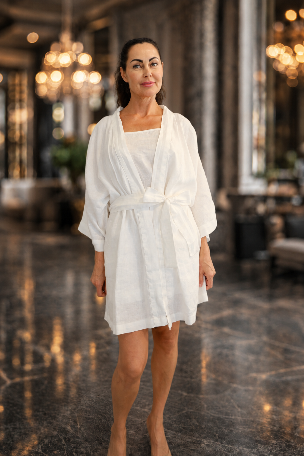 Yuna İşlemeli Beyaz Keten Reglan Kol Kısa Kimono