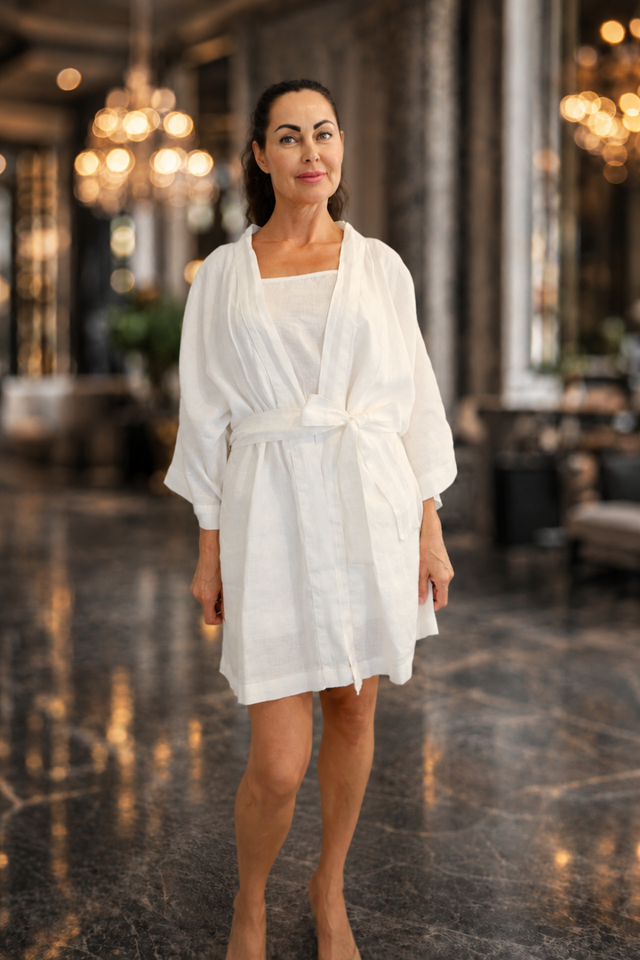 Yuna İşlemeli Beyaz Keten Reglan Kol Kısa Kimono