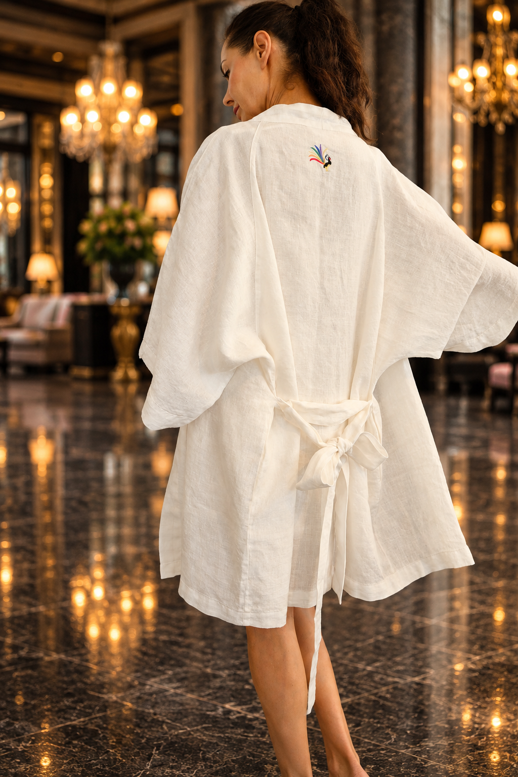 Yuna İşlemeli Beyaz Keten Reglan Kol Kısa Kimono