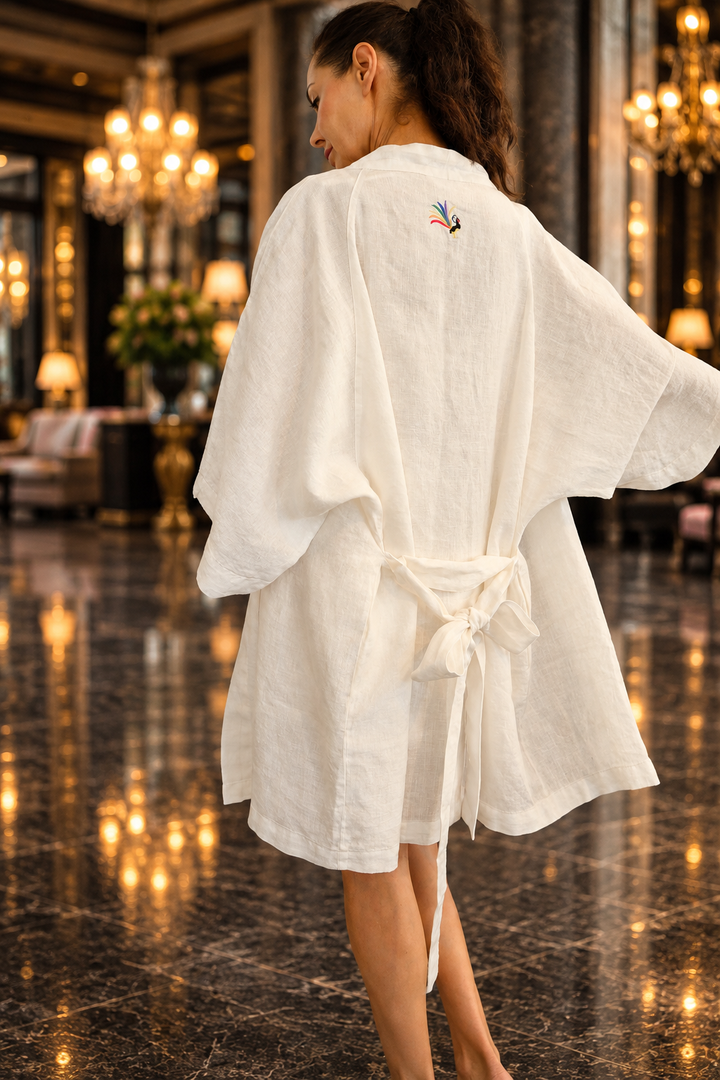 Yuna İşlemeli Beyaz Keten Reglan Kol Kısa Kimono